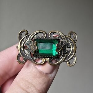 Vintage Green Glass Antiqued Gold Tone Brooch C Clasp